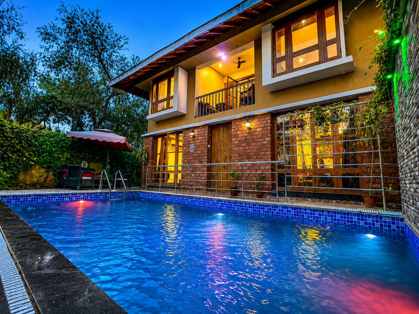 Swarna Villasa 3BHK — Raichak, pool with disco lights
